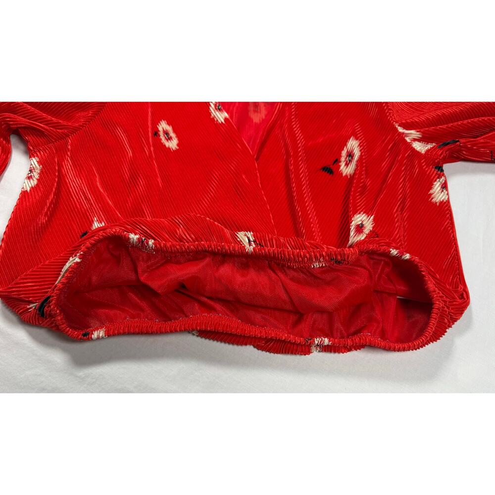 ASTR The Label Vneck Pleated Long Sleeve Surplice Blouse Red Floral SMALL - Picture 4 of 11